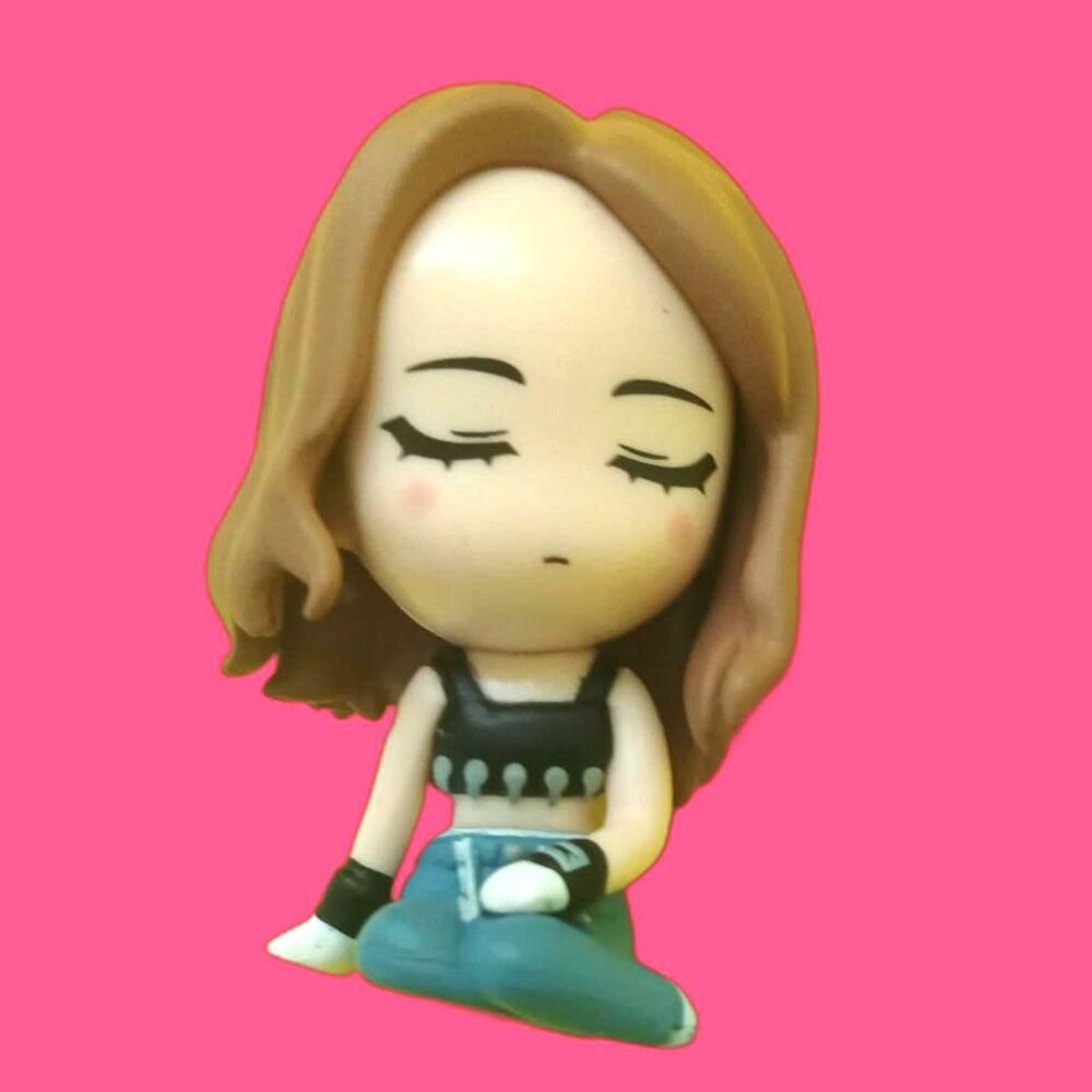 LE SSERAFIM ANTIFRAGILE FIGURINE